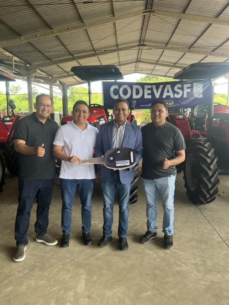 Com emenda do deputado Dr Francisco, municípios recebem tratores e implementos para agricultura familiar