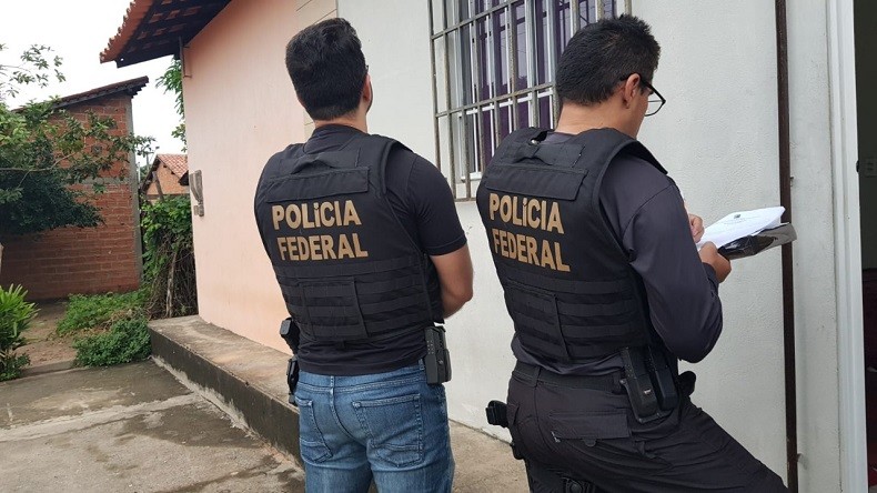 PF cumpre mandados em distribuidora de medicamentos em Teresina