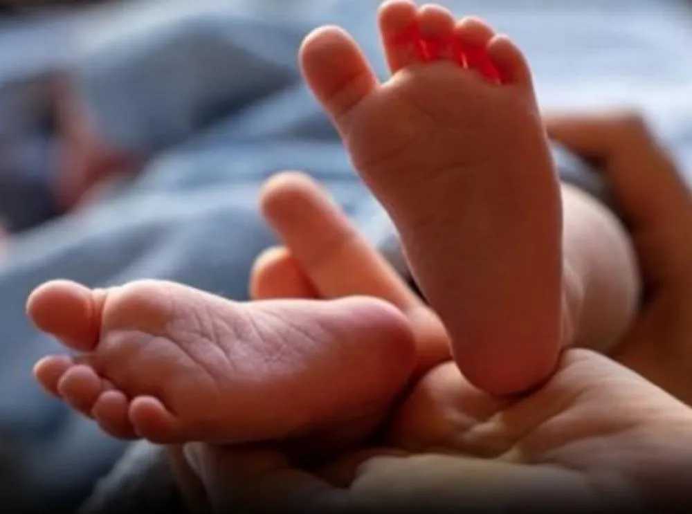 Bebê de 1 ano é deixado em boca de fumo por dívida de droga de R$ 150