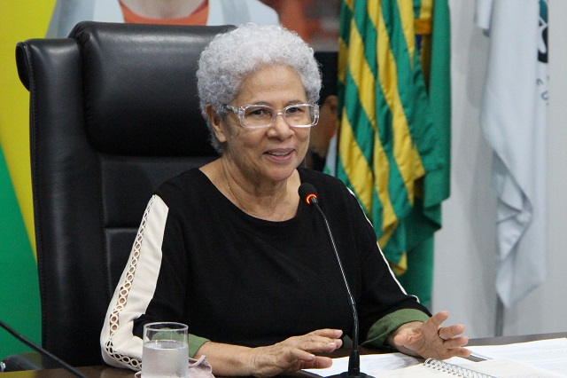 Governadora Regina Sousa vai baixar decreto nesta segunda-feira (24) para garantir transporte gratuito no 2º turno