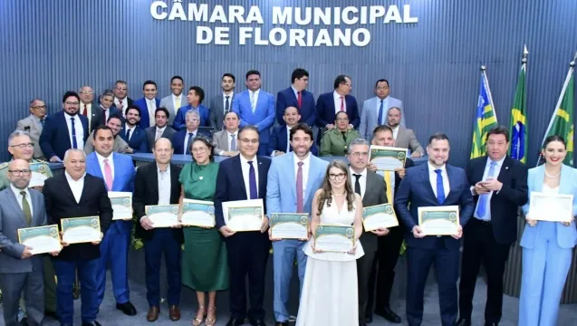 Câmara de vereadores confere título de cidadania a personalidades nos 128 de Floriano
