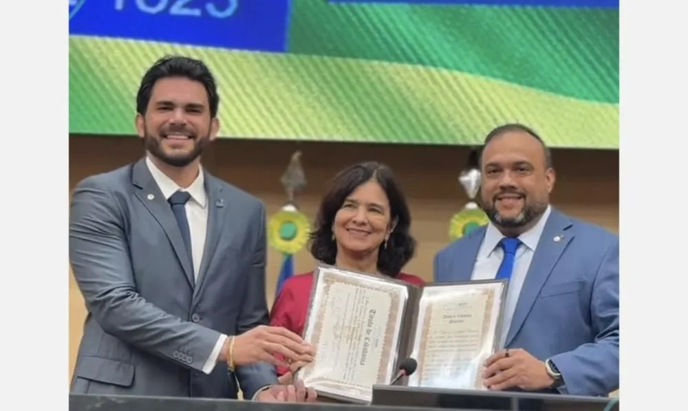 Nísia Trindade recebe título de cidadã piauiense das mãos do deputado Dr. Marcus Vinícius