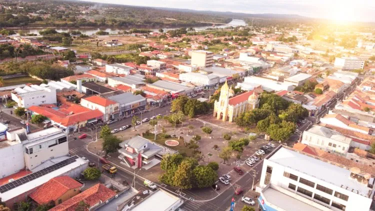 Prefeitura de Floriano lança editais de concurso público com 254 vagas imediatas
