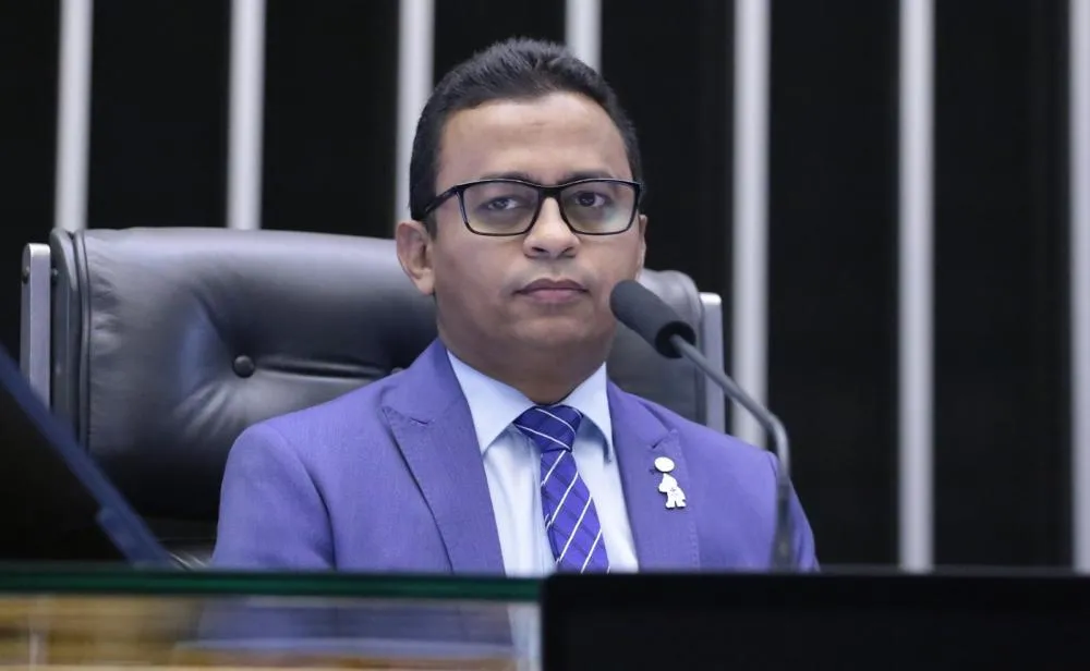 Deputado Dr. Francisco protocola Projeto de Lei que regulamenta a profissão de pesquisador científico