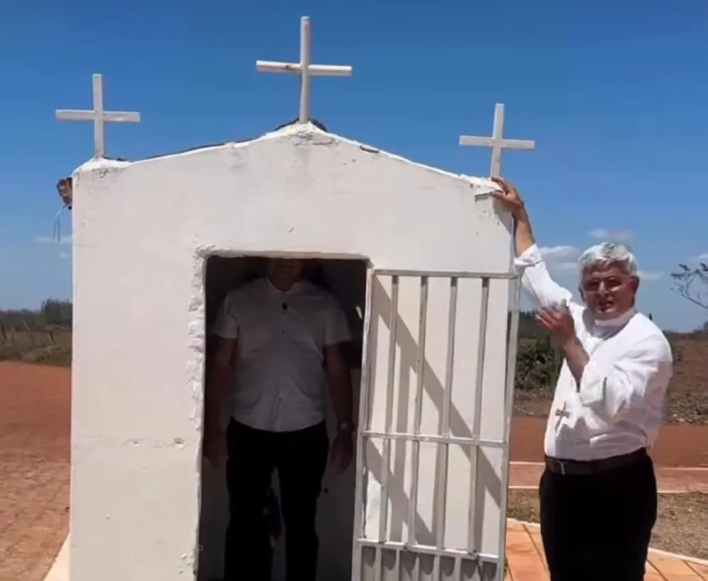Bispo mostra menor igreja do Piauí e vídeo viraliza: “só cabe o padre”