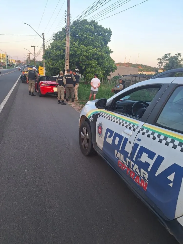 Denúncia de racha envolvendo Porsche resulta em apreensão de arma na BR-343 em Floriano-PI