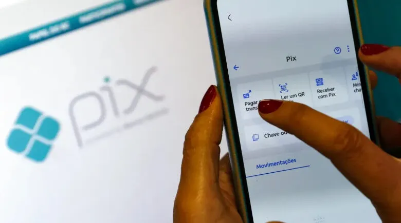 Receita Federal volta a negar taxação do Pix e alerta para golpes nas redes
