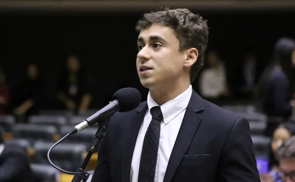 Deputados de esquerda movem ações contra Nikolas Ferreira por vídeo sobre Pix