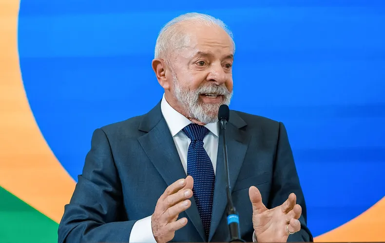 Lula pede para Gleisi concorrer ao Senado e deixa articulação incerta no Congres