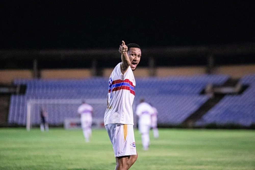 De sapateiro no Maranhão ao gol decisivo: Gustagol brilha pelo Piauí