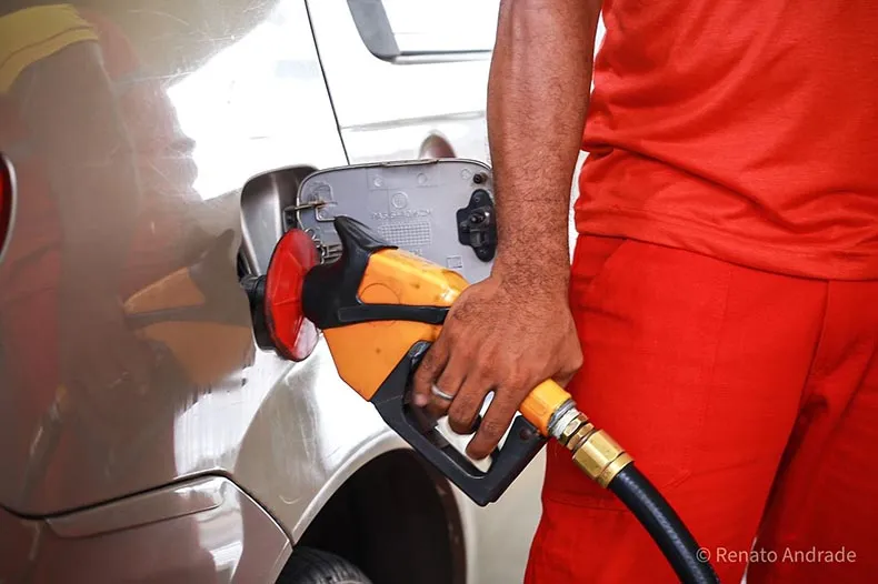 Preço da gasolina na bomba deve cair 1,54% com redução da Petrobras