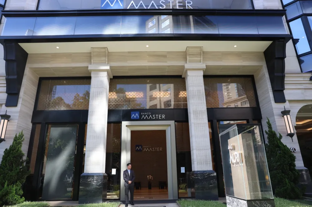 PF investiga quase R$ 3 bilhões em transações do Banco Master com empresa ligada ao PCC
