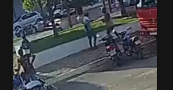 Homem é morto a facadas em praça pública de Capitão Gervásio Oliveira