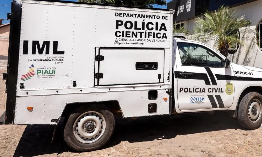 Polícia investiga morte violenta de jovem encontrado em área de mata 