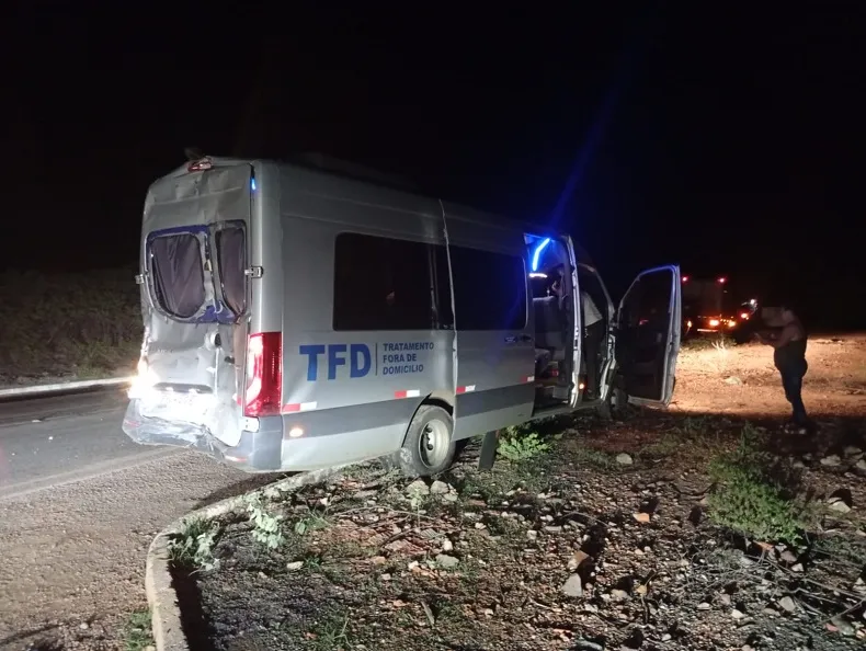 “Foi um susto”, diz secretária sobre acidente com van que transportava pacientes