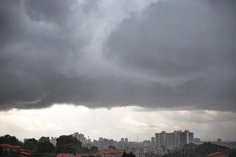 Foliões devem enfrentar chuva e risco de tempestades em cidades no Piauí