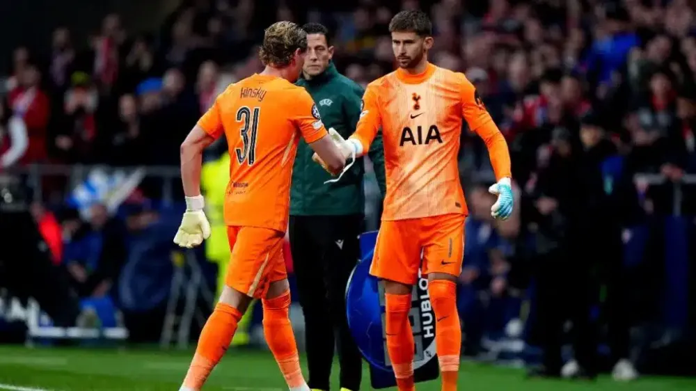 Goleiro é substituído após 15 minutos em estreia na Champions após falhas decisivas do Tottenham