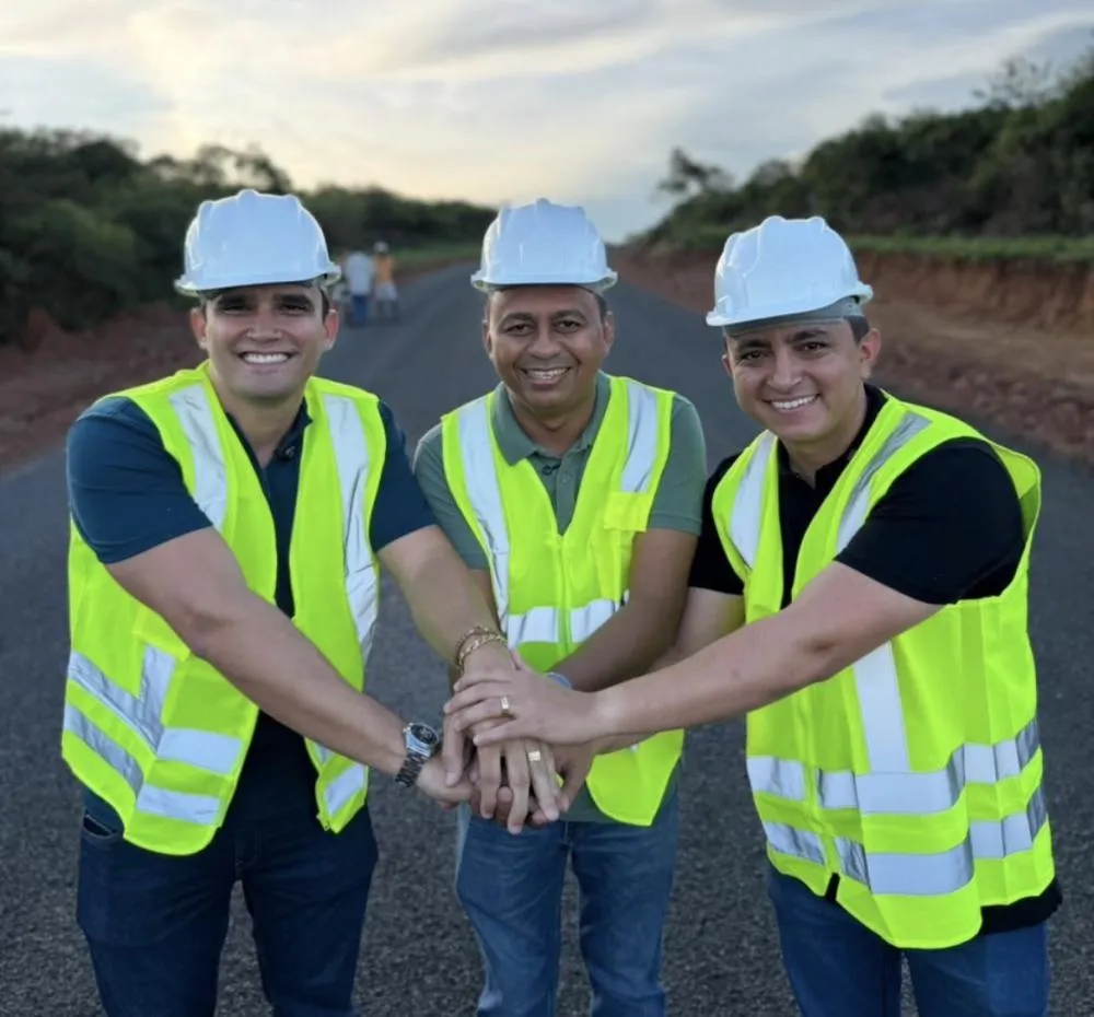 Deputado e prefeitos visitam obras da Rodovia Colônia - São Francisco