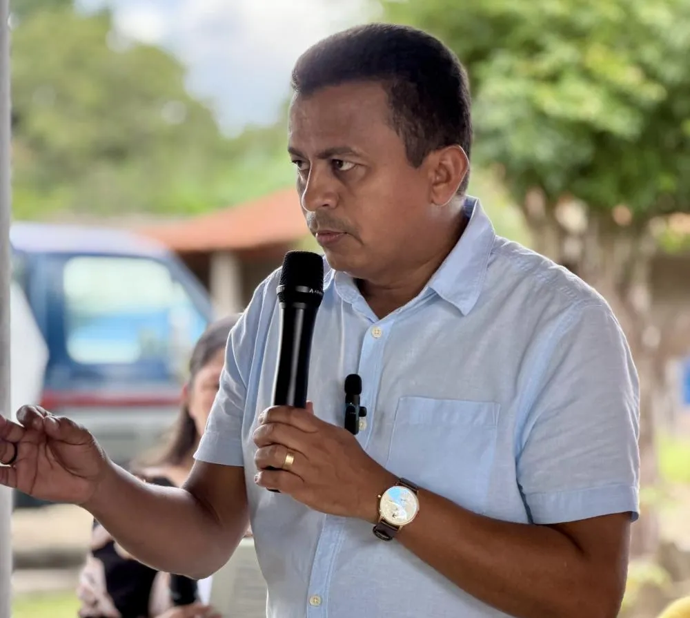 Deputado participa de entregas de casas e títulos de terra em Miguel Alves