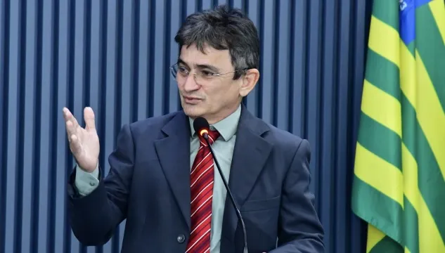 Edvaldo Araújo cobra aquisição de ensiladeira com recurso de emenda de 2025
