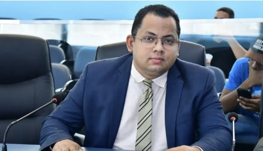 Dessim Almeida defende implantação de um sistema eletrônico de acompanhamento escolar
