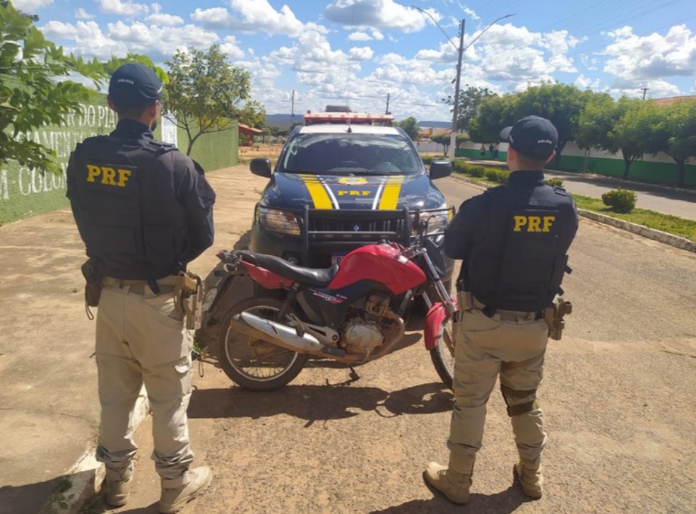 PRF recupera em Eliseu Martins motocicleta roubada em Floriano