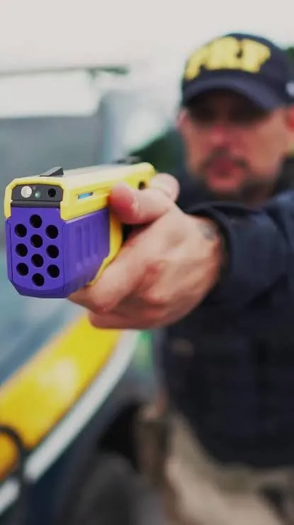PRF contém com arma de choque condutor em surto e sob efeito de drogas na BR-230