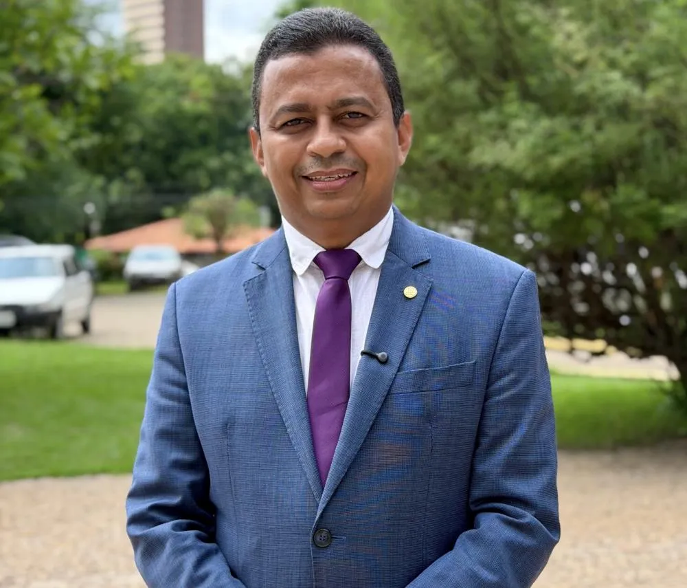 Deputado anuncia vans microônibus e ambulâncias para municípios do Piauí