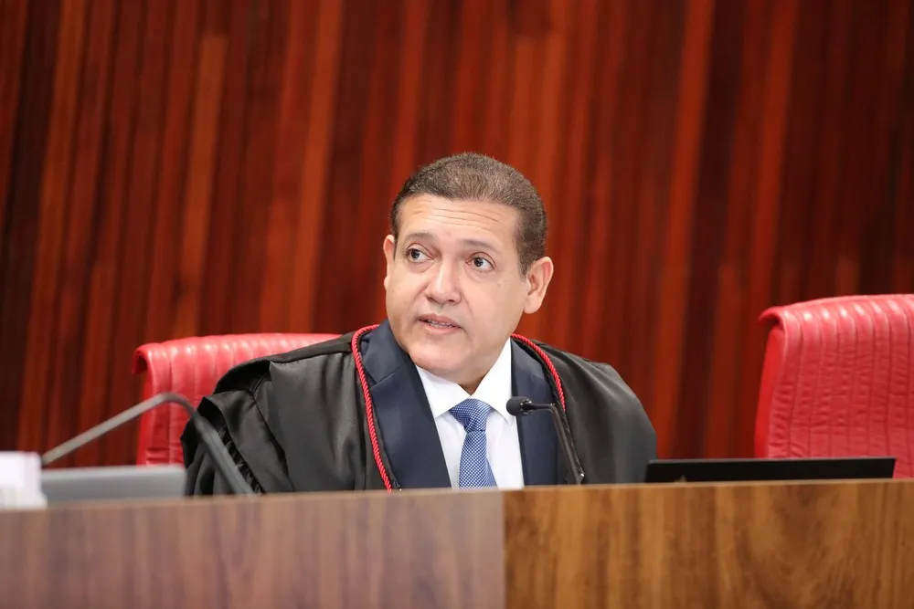 Piauiense Nunes Marques toma posse como presidente do TSE