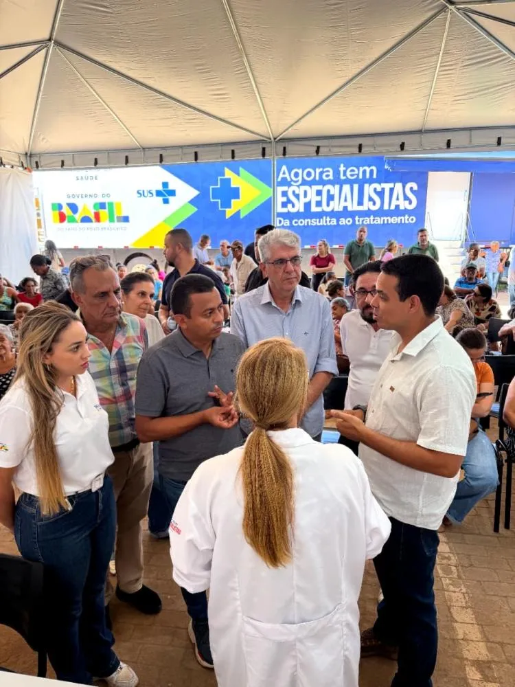 Deputado acompanha obras do Centro de Reabilitação e Carreta da Oftalmologia em Corrente
