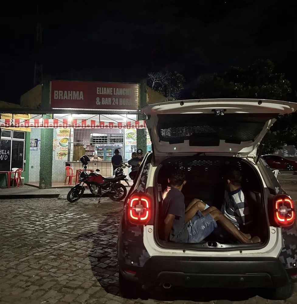 Polícia militar apreende arma de fogo e conduz suspeito em Floriano