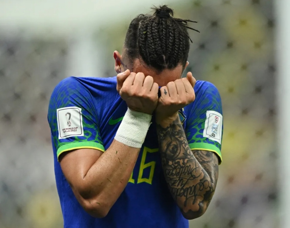 Gabriel Jesus e Alex Teles fora da Copa, exames apontam lesão