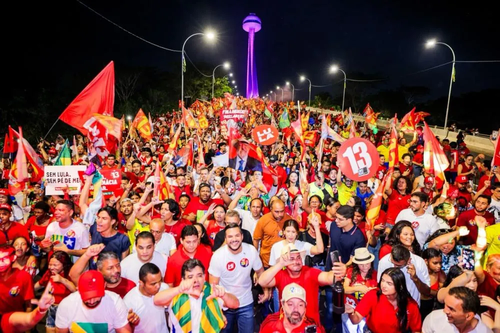 Rafael Fonteles lidera mobilização em defesa da democracia no último ato em apoio a Lula em Teresina