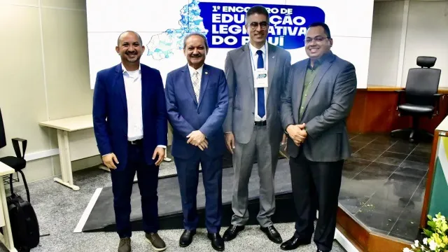 Vereadores e servidores do Poder Legislativo de Floriano participam do 1º Encontro de Educação Legislativa do Piauí